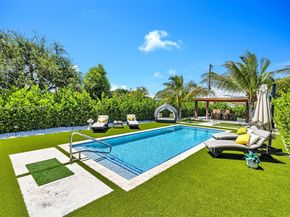 8821 SW 56th St, Miami FL 33165