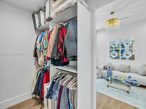 8821 SW 56th St, Miami FL 33165