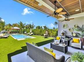 8821 SW 56th St, Miami FL 33165