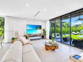 8821 SW 56th St, Miami FL 33165