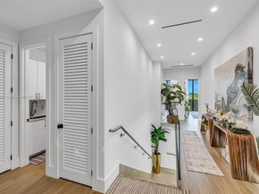 8821 SW 56th St, Miami FL 33165