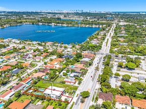 8821 SW 56th St, Miami FL 33165