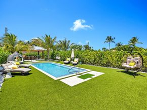 8821 SW 56th St, Miami FL 33165