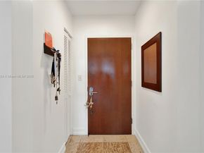 31 SE 5th St 2910, Miami FL 33131