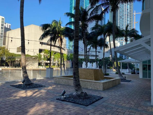 31 SE 5th St 2910, Miami FL 33131