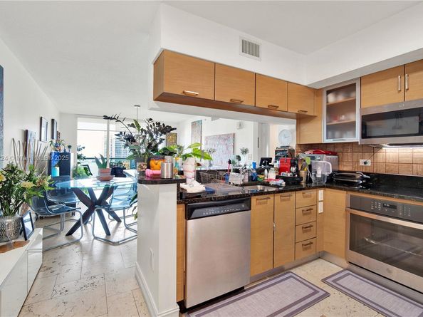 31 SE 5th St 2910, Miami FL 33131