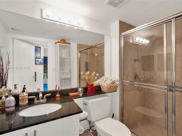 31 SE 5th St 2910, Miami FL 33131