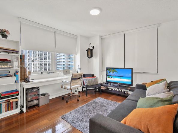 31 SE 5th St 2910, Miami FL 33131