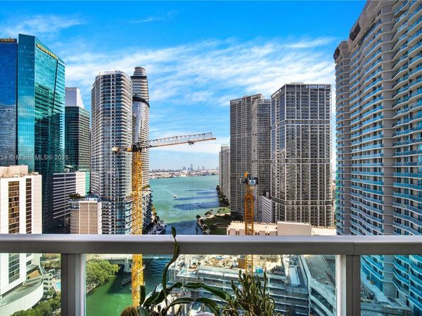 31 SE 5th St 2910, Miami FL 33131