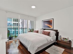 31 SE 5th St 2910, Miami FL 33131