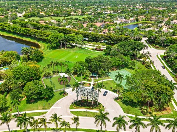 1906 Timberline Rd, Weston FL 33327