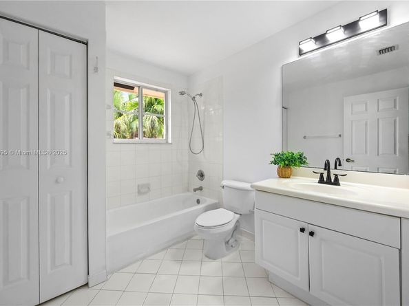 1906 Timberline Rd, Weston FL 33327
