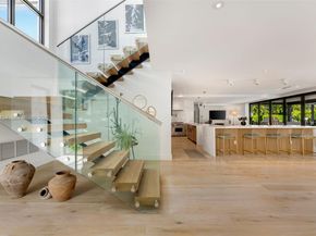 795 Lakeview Dr, Miami Beach FL 33140