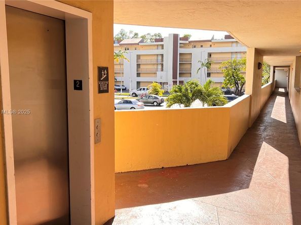 8850 Fontainebleau Blvd 202, Miami FL 33172