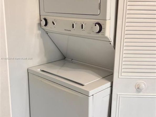 8850 Fontainebleau Blvd 202, Miami FL 33172