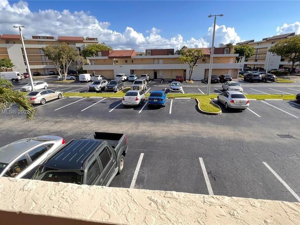 8850 Fontainebleau Blvd 202, Miami FL 33172