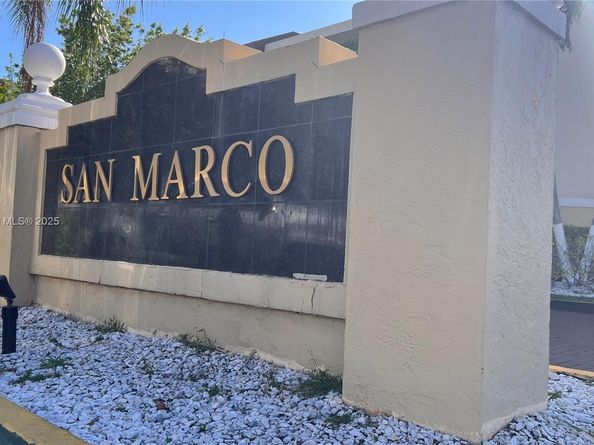 8850 Fontainebleau Blvd 202, Miami FL 33172