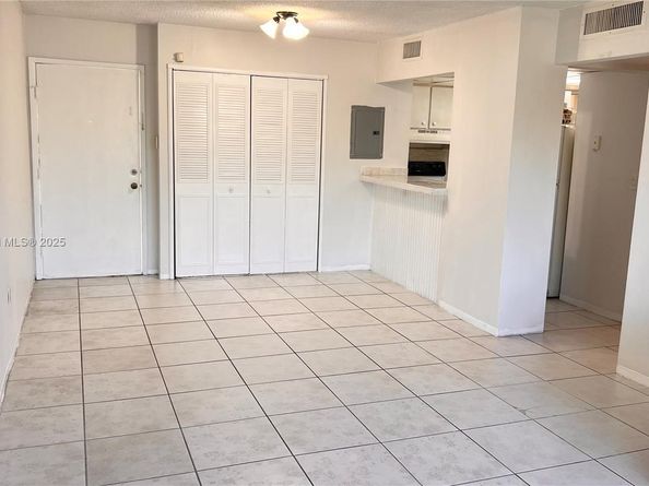 8850 Fontainebleau Blvd 202, Miami FL 33172