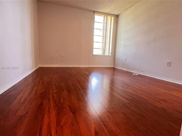 8850 Fontainebleau Blvd 202, Miami FL 33172