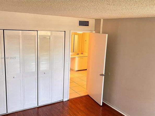 8850 Fontainebleau Blvd 202, Miami FL 33172