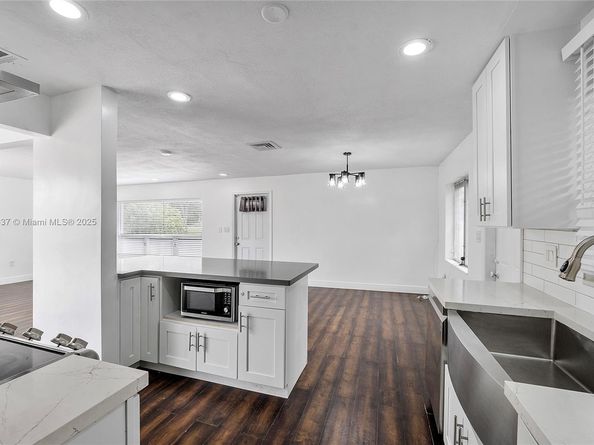 2261 Utopia Dr, Miramar FL 33023