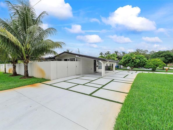 2261 Utopia Dr, Miramar FL 33023