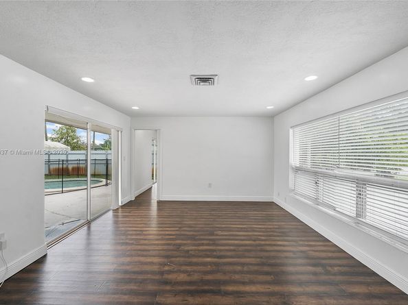 2261 Utopia Dr, Miramar FL 33023