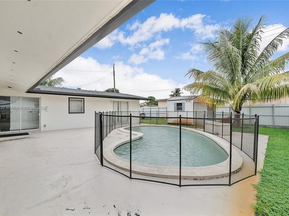 2261 Utopia Dr, Miramar FL 33023