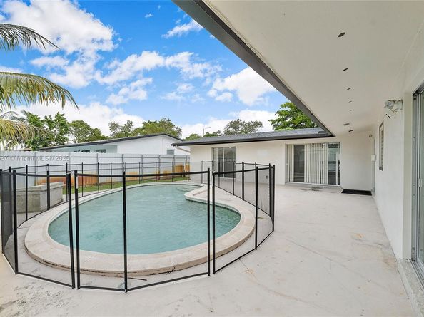2261 Utopia Dr, Miramar FL 33023