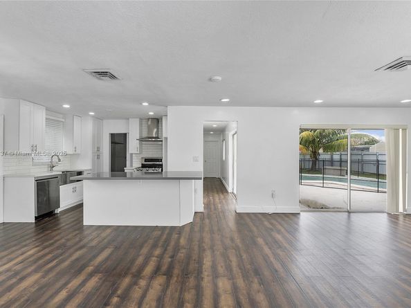 2261 Utopia Dr, Miramar FL 33023