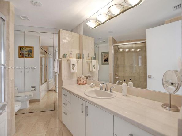 1000 E Island Blvd 2103, Aventura FL 33160