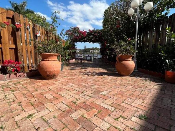 16368 SW 43rd Ter, Kendall FL 33185