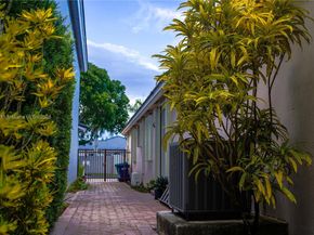 16368 SW 43rd Ter, Kendall FL 33185
