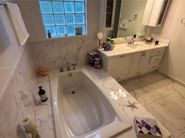 16368 SW 43rd Ter, Kendall FL 33185