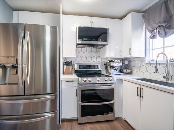 2040 NE 167th St 3128, North Miami Beach FL 33162