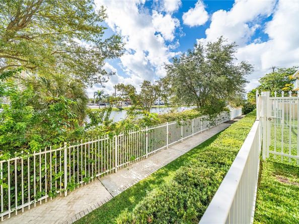 2040 NE 167th St 3128, North Miami Beach FL 33162