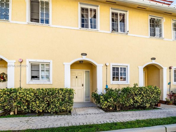 2040 NE 167th St 3128, North Miami Beach FL 33162