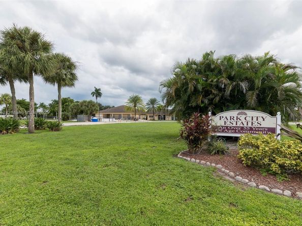 1800 SW 85th Ave, Davie FL 33324
