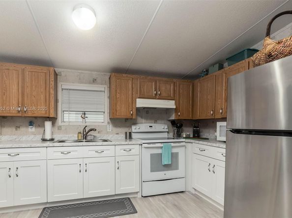 1800 SW 85th Ave, Davie FL 33324