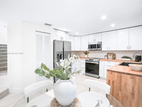 7829 La Mirada Dr, Boca Raton FL 33433