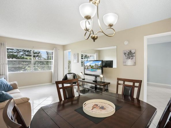 4805 NW 35th St 506, Lauderdale Lakes FL 33319