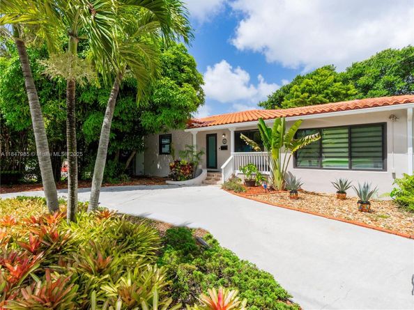 32 Hammond Dr, Miami Springs FL 33166