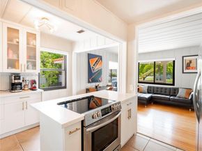 32 Hammond Dr, Miami Springs FL 33166