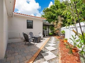 32 Hammond Dr, Miami Springs FL 33166