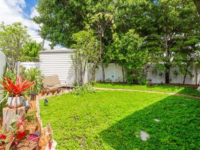 32 Hammond Dr, Miami Springs FL 33166