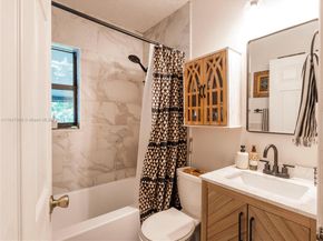 32 Hammond Dr, Miami Springs FL 33166