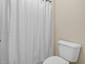 19151 N Hibiscus St, Weston FL 33332