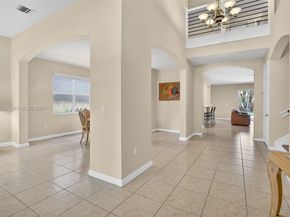 19151 N Hibiscus St, Weston FL 33332