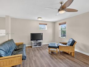 19151 N Hibiscus St, Weston FL 33332