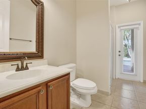 19151 N Hibiscus St, Weston FL 33332